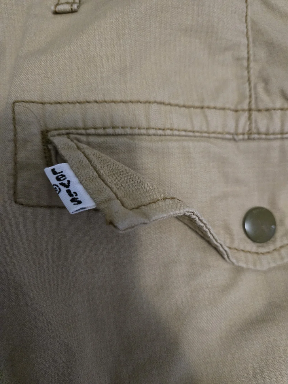 Levis Beige Cargo Shorts with Button Flap Pockets #436
